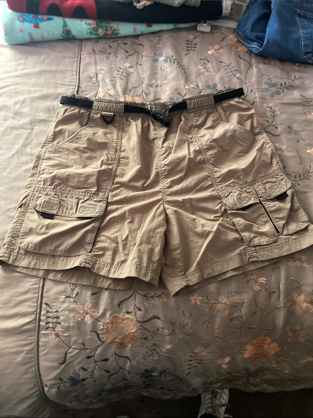 Cherokee Tan Cargo Shorts with Black Belt